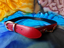 Charger l'image dans la galerie, Ceinture vintage Léna - Croute de vachette rouge et décorations métalliques dorées. Made in France.