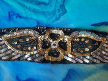 Charger l'image dans la galerie, Ceinture vintage Farah - Tissu noir orné de perles et sequins dorés et argentés
