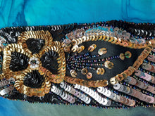 Charger l'image dans la galerie, Ceinture vintage Farah - Tissu noir orné de perles et sequins dorés et argentés