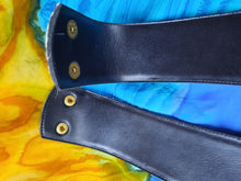 Charger l'image dans la galerie, Ceinture vintage Noor - Cuir et poils rasé léopard. Chaîne dorée. T 75. Jean François Esten. Made in France.