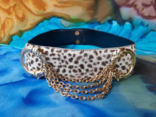 Charger l'image dans la galerie, Ceinture vintage Noor - Cuir et poils rasé léopard. Chaîne dorée. T 75. Jean François Esten. Made in France.
