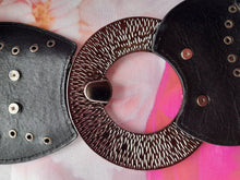 Charger l'image dans la galerie, Ceinture élastiquée Alice - Grosse boucle cloutée argentée. T 80.