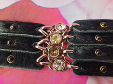 Charger l'image dans la galerie, Ceinture vintage Claudie - Chaînes multi rang poils noirs ornée d'un guépard. T 85. José Cotel. Made in France