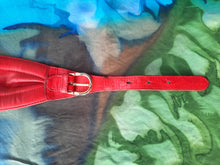 Charger l'image dans la galerie, Ceinture vintage Annaë - Cuir rouge. Gucci. Taille XS, 70. Fabrication Italienne