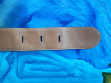 Charger l'image dans la galerie, Ceinture vintage Emy - Cuir rouge. Boucle dorée. Taille 65, XS. Céline. Made in Italy.