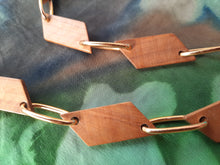 Charger l'image dans la galerie, Ceinture vintage Cyrielle - Chaîne en bois et métal doré. T 85