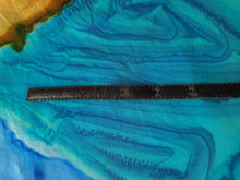 Charger l'image dans la galerie, Ceinture vintage Lola - Fine sangle verte et pendentif cœur siglé. Taille XS. Yves Saint Laurent. Made in France.