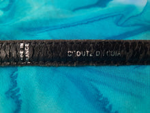 Charger l'image dans la galerie, Ceinture vintage Lola - Fine sangle verte et pendentif cœur siglé. Taille XS. Yves Saint Laurent. Made in France.