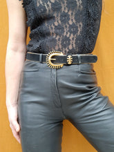 Charger l'image dans la galerie, Ceinture vintage Néfertiti- Velours noir et boucle dorée. Made in France