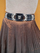 Charger l'image dans la galerie, Ceinture vintage Claudie - Chaînes multi rang poils noirs ornée d'un guépard. T 85. José Cotel. Made in France