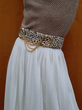 Charger l'image dans la galerie, Ceinture vintage Noor - Cuir et poils rasé léopard. Chaîne dorée. T 75. Jean François Esten. Made in France.