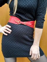 Charger l'image dans la galerie, Ceinture vintage Annaë - Cuir rouge. Gucci. Taille XS, 70. Fabrication Italienne