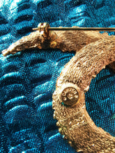 Charger l'image dans la galerie, Broche ancienne Emmy - Feuille dorée Carven.