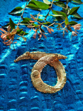 Charger l'image dans la galerie, Broche ancienne Emmy - Feuille dorée Carven.