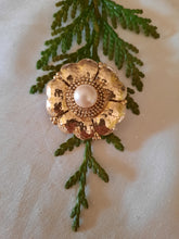 Charger l'image dans la galerie, Passe foulard ancien Valériane - Trèfle à quatre feuille doré orné d'une perle