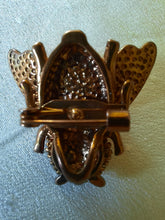 Charger l'image dans la galerie, Broche ancienne Marthe - Bourdon bronze et perle grise.
