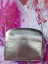 Charger l'image dans la galerie, Pochette vintage Elanor - Rayures lamées argentées. Xavier Danaud Paris. Made in France.