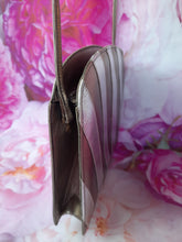 Charger l'image dans la galerie, Pochette vintage Elanor - Rayures lamées argentées. Xavier Danaud Paris. Made in France.