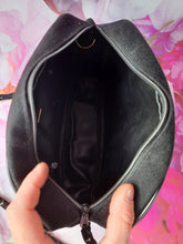 Charger l'image dans la galerie, Sac vintage Apolline - Velours noir clouté orné de chaînes et gland