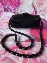 Charger l'image dans la galerie, Sac vintage Apolline - Velours noir clouté orné de chaînes et gland