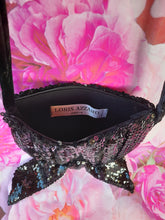 Charger l'image dans la galerie, Pochette nœud vintage Lali - Azzaro pour Renata Boutique. Velours et sequins noir. Made in France.