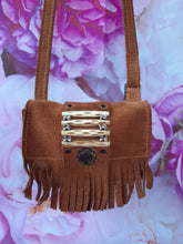 Charger l'image dans la galerie, Mini pochette vintage Willow - Daim marron à franges.