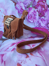 Charger l'image dans la galerie, Mini pochette vintage Willow - Daim marron à franges.