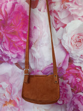 Charger l'image dans la galerie, Mini pochette vintage Willow - Daim marron à franges.