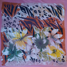 Charger l'image dans la galerie, Foulard vintage Johanna - Fleurs de savane. Claude Boissy Paris. 85 x 85