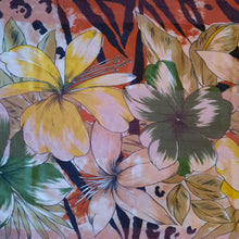 Charger l'image dans la galerie, Foulard vintage Johanna - Fleurs de savane. Claude Boissy Paris. 85 x 85