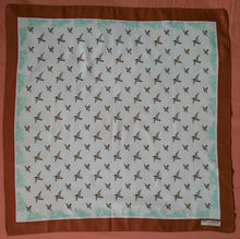 Charger l'image dans la galerie, Foulard vintage Loanna - Envolée d'oies sauvages - Ted Lapidus. 67 x 67