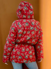 Charger l'image dans la galerie, Doudoune à capuche vintage Jo - Fleurie rouge. Cacharel. Taille M, 38, 40.