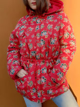 Charger l'image dans la galerie, Doudoune à capuche vintage Jo - Fleurie rouge. Cacharel. Taille M, 38, 40.