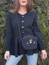 Charger l'image dans la galerie, Sac vintage Victoire - Velours noir à breloques et broche ange Remy Dis Paris.