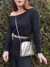 Charger l'image dans la galerie, Pochette vintage Elanor - Rayures lamées argentées. Xavier Danaud Paris. Made in France.