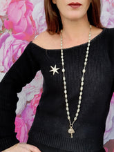 Charger l'image dans la galerie, Broche ancienne Juliette - Etoile argentée ornée de strass. Yves Saint Laurent. Made in France