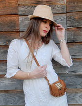 Charger l'image dans la galerie, Mini pochette vintage Willow - Daim marron à franges.