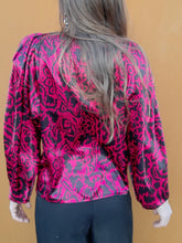 Charger l'image dans la galerie, Blouse vintage Sandrine - Manche plissées oversise. Imprimé fleuri rose fuchsia et prune. Taille XL, 42, 44.