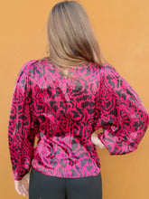 Charger l'image dans la galerie, Blouse vintage Sandrine - Manche plissées oversise. Imprimé fleuri rose fuchsia et prune. Taille XL, 42, 44.