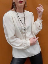 Charger l'image dans la galerie, Blouse vintage Léna - Plumetis irisés et boutonnage sur le côté. Taille XL, 42, 44.
