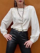Charger l'image dans la galerie, Blouse vintage Léna - Plumetis irisés et boutonnage sur le côté. Taille XL, 42, 44.