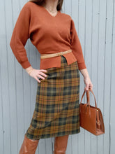 Charger l'image dans la galerie, Jupe crayon vintage Babeth - Laine et carreaux Écossais. Taille XL, 42, 44. Griffon. Made in France.