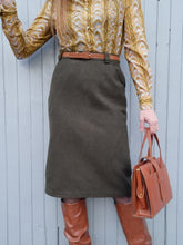 Charger l'image dans la galerie, Jupe crayon vintage Camille - Pure laine vierge kaki. Taille L, 40, 42.
