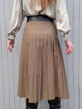 Charger l'image dans la galerie, Jupe vintage Sophie - Plissée vert kaki. Taille XXL, 44, 46.
