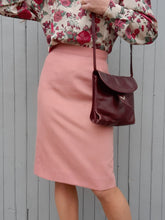 Charger l'image dans la galerie, Jupe crayon vintage Dianne - Rose. Taille M, 38, 40. Meja. Made in France