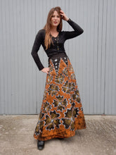 Charger l'image dans la galerie, Jupe portefeuille Wax Inaya - Coton imprimé fleuri. Taille M, L, XL, 38, 40, 42, 44.