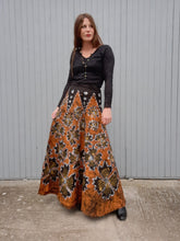 Charger l'image dans la galerie, Jupe portefeuille Wax Inaya - Coton imprimé fleuri. Taille M, L, XL, 38, 40, 42, 44.