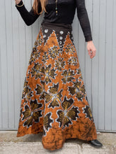 Charger l'image dans la galerie, Jupe portefeuille Wax Inaya - Coton imprimé fleuri. Taille M, L, XL, 38, 40, 42, 44.
