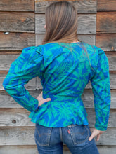 Charger l'image dans la galerie, Blouse vintage Shanna - Imprimé tropical et basque. Taille M, 38, 40.