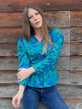 Charger l'image dans la galerie, Blouse vintage Shanna - Imprimé tropical et basque. Taille M, 38, 40.